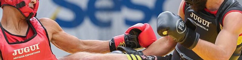Sesc Ceilândia Norte, Ceilândia, DF, Brasil, 19/7/2015 Foto: Andre Borges/Agência Brasília

Lutadores de Wushu de todo o Distrito Federal competiram em Ceilândia neste domingo (19) pelo títudo do Campeonato Brasiliense. O torneio aconteceu no ginásio do Sesc e reuniu 135 atletas em seletiva que também vale vaga para o Brasileiro da modalidade.

Felipe Andrade (de vermelho) e Francisco Jacubowski (de preto), durante disputa na modalidade Sanda.